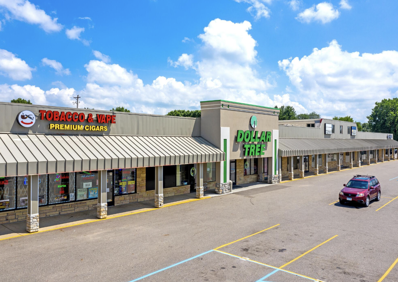 Farmington Mall — 915 8th Street, Farmington, MN