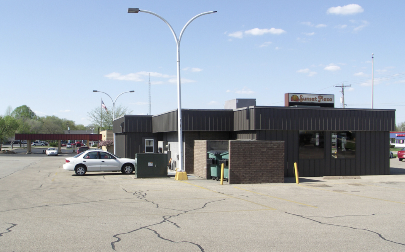 Sunset Plaza — 2910-2982 Court St, Pekin, IL 61554