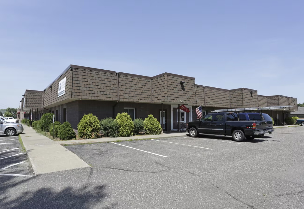 Xerxes Plaza — 8400 Xerxes Ave N, Minneapolis, MN 55444